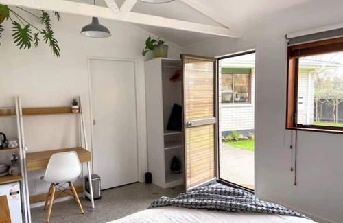 Tauranga House | Nature’s Edge - 200m from Hospital
