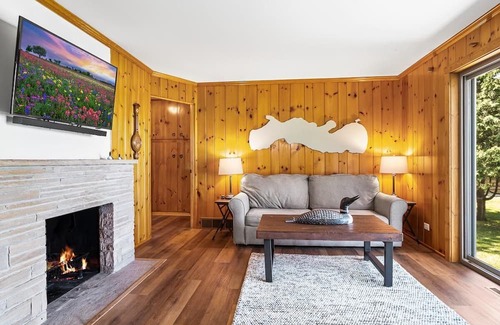 Markesan Cabin | Serene, Immaculate cabin on pristine lake frontage