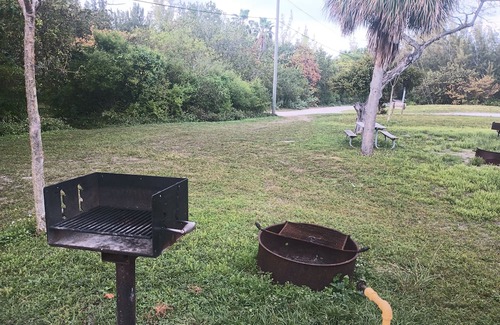 Sunny Isles Beach RV Rental | Camp grounds near the lake ! Beautiful with camp fire spot !