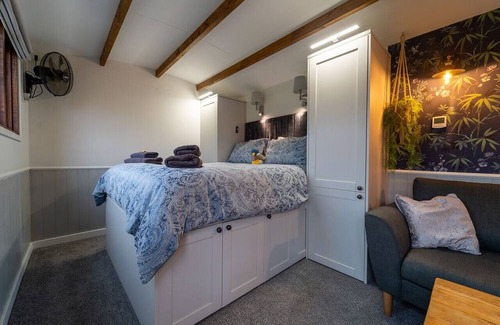 Clitheroe Cabin | Tranquil Luxury: Hot Tub, Firepit, & star galzing window