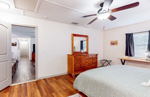 Knox City House | Recently renovated dog-friendly home with enclosed backyard, streaming, patio
