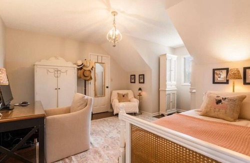 Buechel House | Welcome PGA Guests! Luxurious, Clean & Comfy! Playground for the kids, firepit