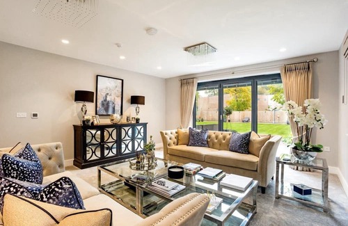 Wokingham House | Deluxe 5 Bedroom Berkshire Home