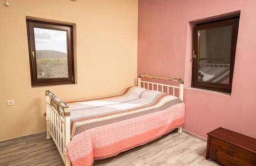 Omales Apartment | Armenopertra view-Manousakia ,suite, Mani