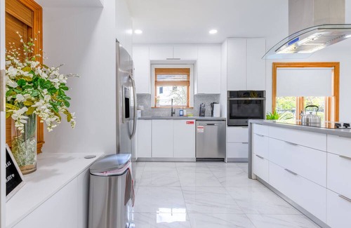 Coral Way Villa | Heavenly Escape: poolside heaven, King bed ,perfect location