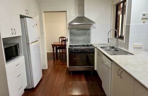 McKellar House | Charming 4-Bedroom Retreat with Ensuite Spa and Tranquil Backyard