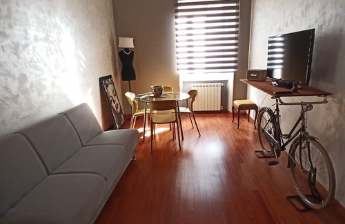 Tuscolano Apartment | La Luna and La Gatta, strategic location, well served by public transportation
