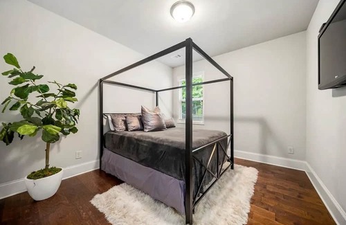 Cliftondale House | Safe & Spacious 5-bedroom house in enjoyable Atlanta with AC, WiFi, and More...
