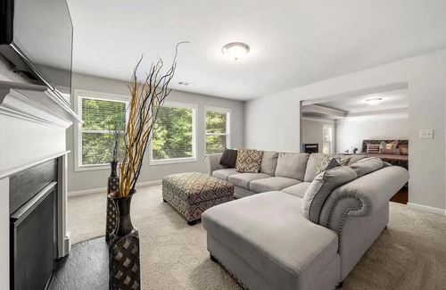 Cliftondale House | Safe & Spacious 5-bedroom house in enjoyable Atlanta with AC, WiFi, and More...