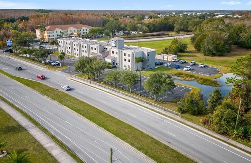Wesley Chapel House | Business Trip: 3 Units in Tampa Hotel w/ Work Space, Free Parking & Breakfast