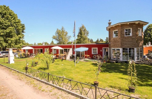 Joachimsthal Apartment | Apartment 'Bungalow Grün 2 Schlafzimmer' with Private Terrace, Shared Garden and Wi-Fi