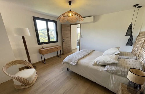 Molini House | Grande Villa Familiale, 8 Chambres, à 3 Minutes de la Plage et Commodités