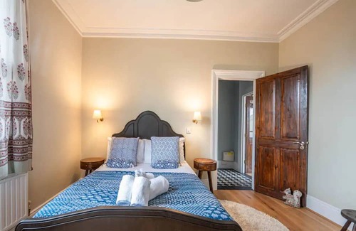 Penge Apartment | Pass the Keys | Stylish London Flat near Station - Victoria 20 min