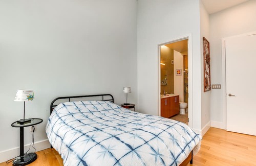 West Side Condo | Sleek, Modern Jersey City Condo: 4 Mi to NYC!