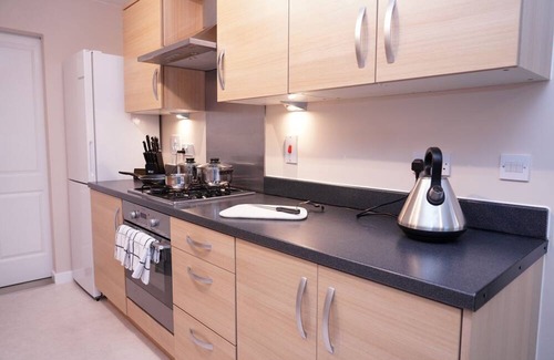 Peterborough House | Spacious 4 Bedroom House in Molyneux Square with a garden and free Wi-fi.