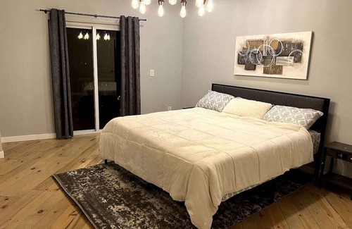 Norris Square House | Luxury 3BR/3BA with city views. 2-3 miles from all major attractions in the city