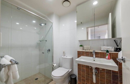 Belconnen Apartment | Sensational City Apartment with Lake Views