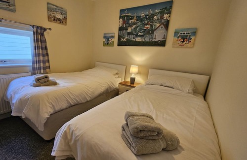 St. Mawes House | Whitestones - sleeps 8 guests in 4 bedrooms
