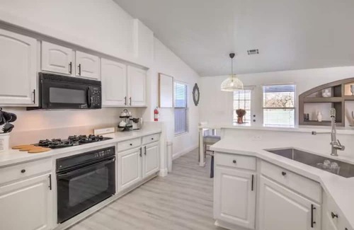 Mission Hills House | Desert Oasis - Pool, Spa, Minutes to LV Strip!