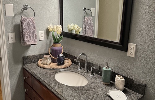 Thurston House | Cozy 3-bedroom house in enjoyable Springfield with AC