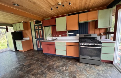 Mountain View Cabin | Hawaiian Forest Estate. 3 Cabins- Sleeps 15! 30 Minutes to Volcano National Park