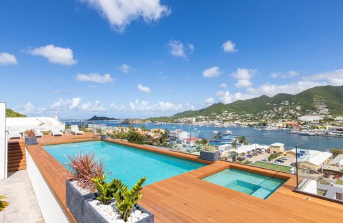 Bouvet Island House | Rooftop Pool & Hot Tub - LUX CONDO: Experience the Island with Local Guidebook