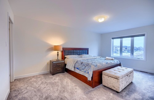 Cambridge House | A king and 3 Queen beds in 4 bedrooms, good sleep for 8