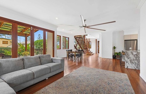 Sandgate Apartment | "Sandgate Hideway" - Sandgate Q 4017