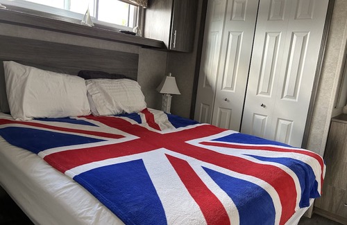 Sherkston Cottage | Paradise on the lake! Relax and listen to the real waves! Not a podcast!