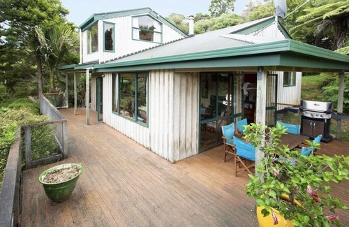 Tawharanui House | A slice of paradise. Kiwi Bach settled in native bush & just 2 mins the beach