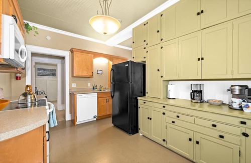 Superior House | Bluebird Cottage - Your Duluth/Superior Retreat