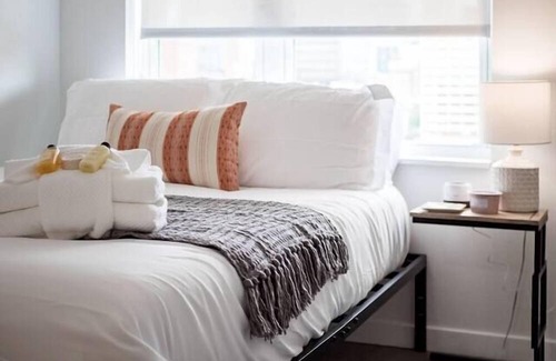 Downtown Columbus Apartment | El Traditional 1BR Suite - Free Parking