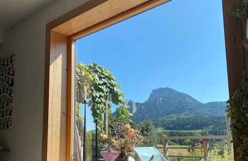 Saint-Nizier-du-Moucherotte Villa | Villa 'Huset På Berget' with Mountain View, Private Terrace and Wi-Fi