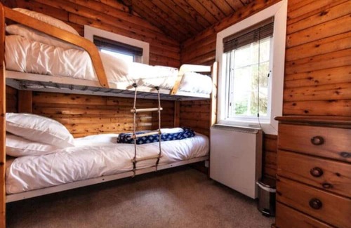 Ffestiniog Cabin | Cozy Mountain 2 Bed Log Cabin - Near Zip World