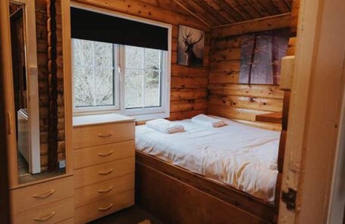 Bronaber Cabin | Rustic & Cozy 2 Bed Log Cabin Retreat nr Zip World