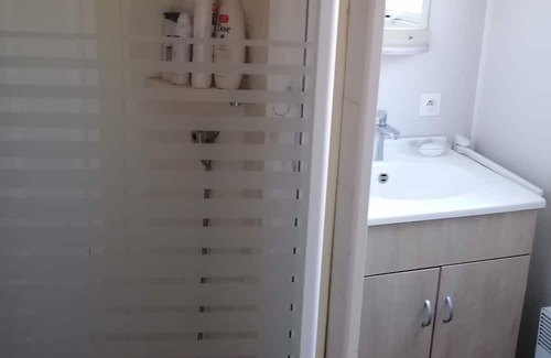 Bollezeele House | Joli Mobil Home 2 Chambres Dans un Camping Familiale