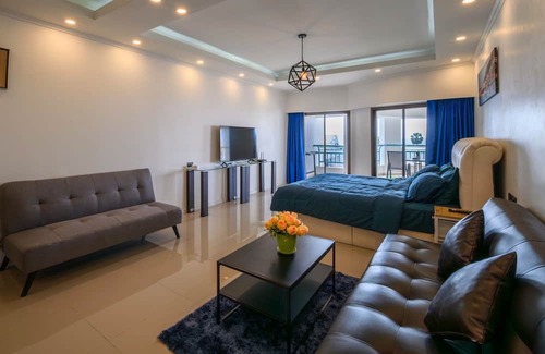 Na Kluea Condo | Stylish Jomtien Beachfront Studio /sea view/ large pool/ full kitchen