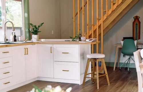 Shawnigan Lake Cabin | Relaxing Cabin Retreat, next to NYÜBU Spa