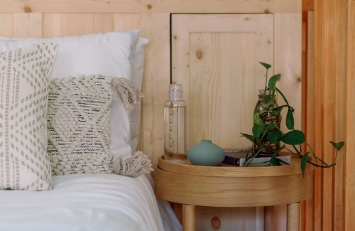 Shawnigan Lake Cabin | Relaxing Cabin Retreat, next to NYÜBU Spa