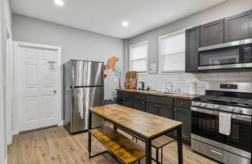 Elizabeth Apartment | Stylish and Modern 3BED Apt in Elizabeth /30min to Manhattan/Free street Parking