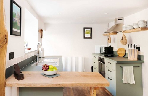 Tideswell Cottage | Quirky 2 bedroom stone cottage in the vibrant village of Tideswell.