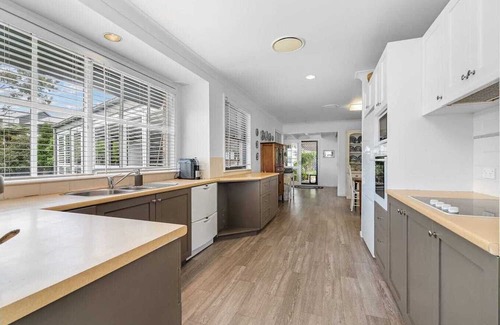 Lake Macquarie City Council House | Entire House Lakeside, panoramic water views, private Pool, 500m to boat ramp