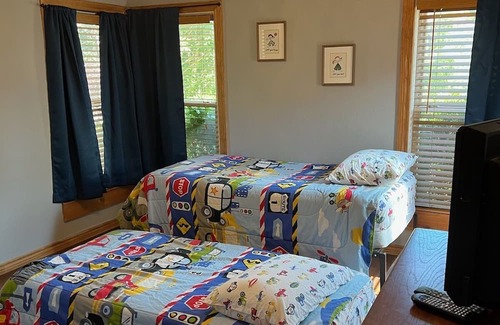 Denton House | Quiet neighborhood, free parking, security cameras, keypad entry.