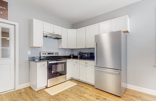 Jefferson City House | Modern dog-friendly home with enclosed yard, pool, grill, mtn views, W/D, & AC