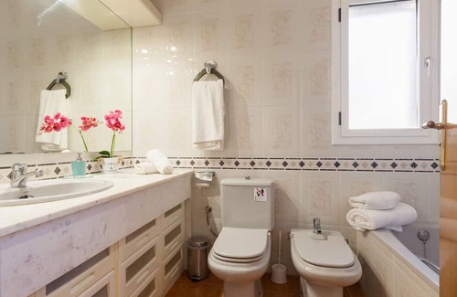 Sant Cebria de Vallalta House | Holiday Home 'Villa Sol' with Sea View, Private Pool and Wi-Fi