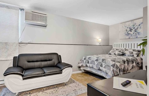 Aurora Apartment | This apartment is a 1 bedroom(s), 1 bathrooms, located in Aurora, IL.