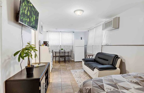 Aurora Apartment | This apartment is a 1 bedroom(s), 1 bathrooms, located in Aurora, IL.