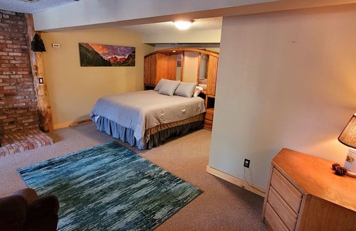 Pine Ski Chalet | Absynthe Chalet