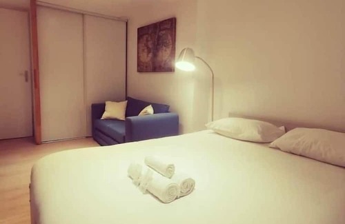 Centre Ville Apartment | Renovo Studio, Heart of Vienna