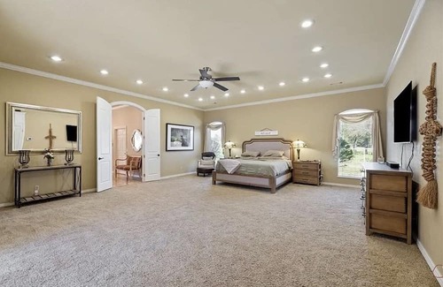 Cecil House | King Ranch Equestrian River Valley Estate, conveniently located off Hwy I-40!